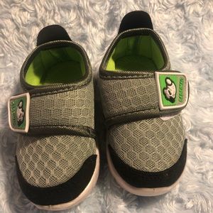 EUC Babeimao Toddler 4 sneakers with Velcro